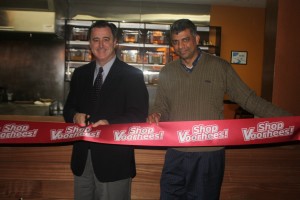 Tiffin Indian Cuisine cuts ribbon with Mayor Mignogna