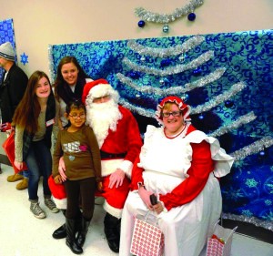 Haddonfield LEO Club help visually challenged students shop for the holidays