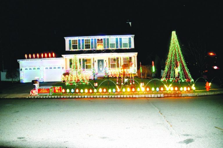 Murzda family light show is back for its 8th year