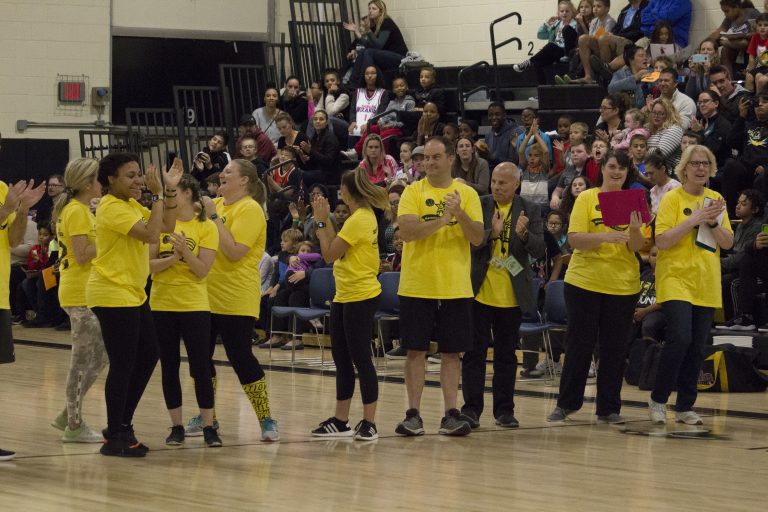 Harlem Wizards put on dazzling show during school district fundraiser