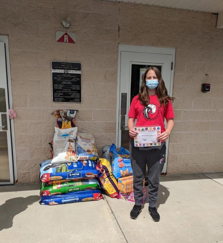 Seneca Student collects pet food for animal facility