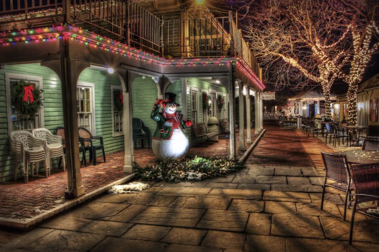 Berlin Historic Preservation Commission hosts 5th annual holiday stroll