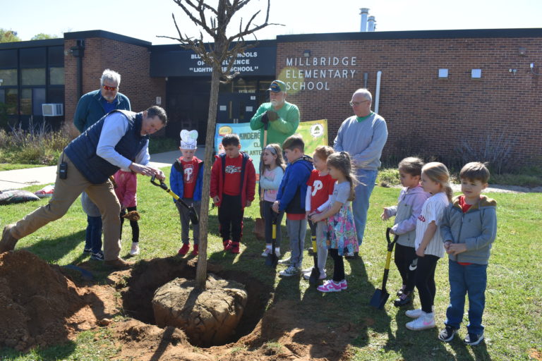 Millbridge youngsters plant an Earth Day oak
