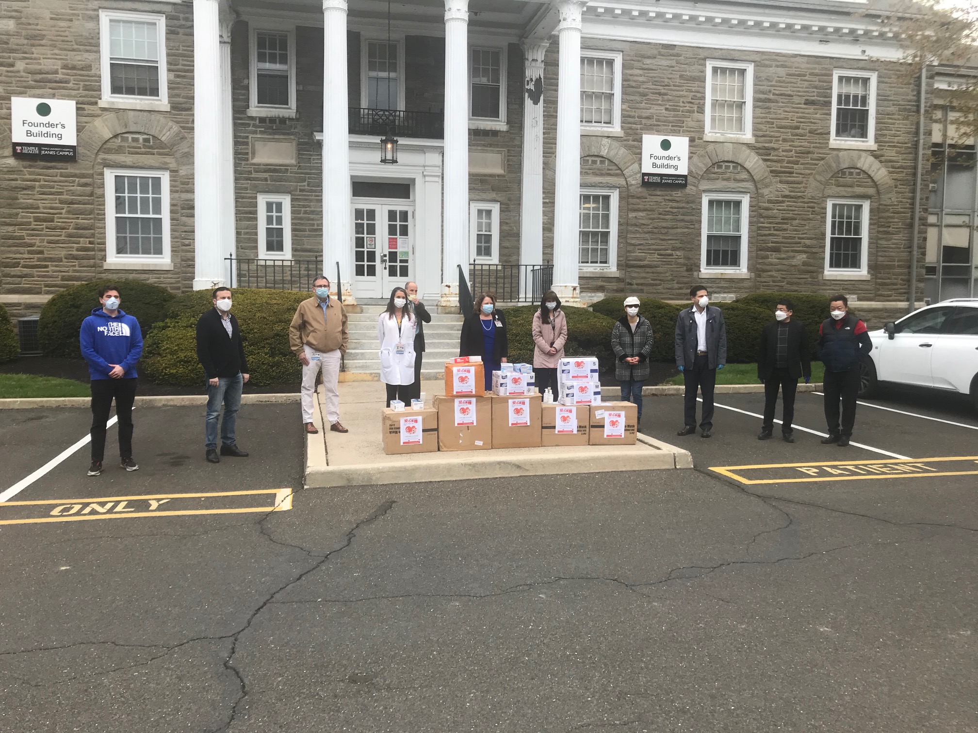 Solomon, Boyle and ChineseAmericans bring PPE to Jeanes Northeast Times