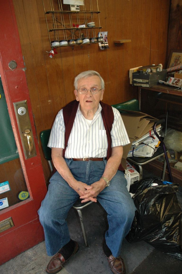Savior of soles: Edward J. Staniszewski, owner of Fishtown’s Star Shoes, dies at 88