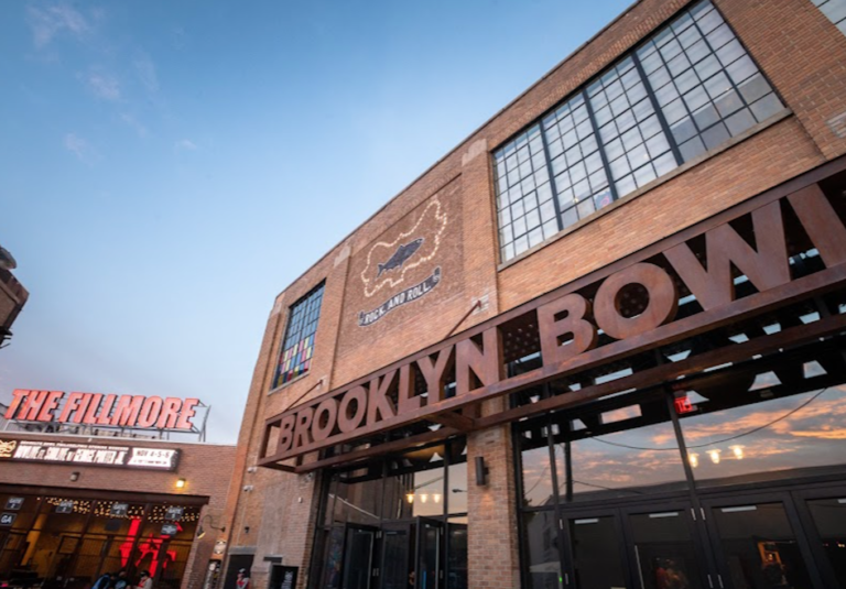 Brooklyn Bowl stagehands continue push for recognition of union