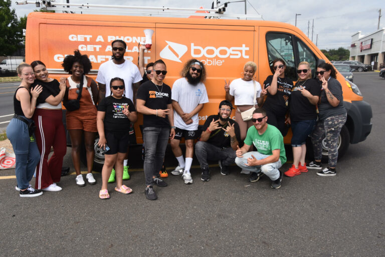Block Gives Back, Boost Mobile feed the people