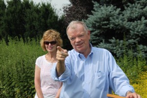 MATT SCHICKLING / WIRE PHOTO Former Bucks County Commissioner Andy Warren announced his campaign to run for the 8th Congressional District at Shady Brook Farms in Lower Makefield this morning.html-charsetutf-8