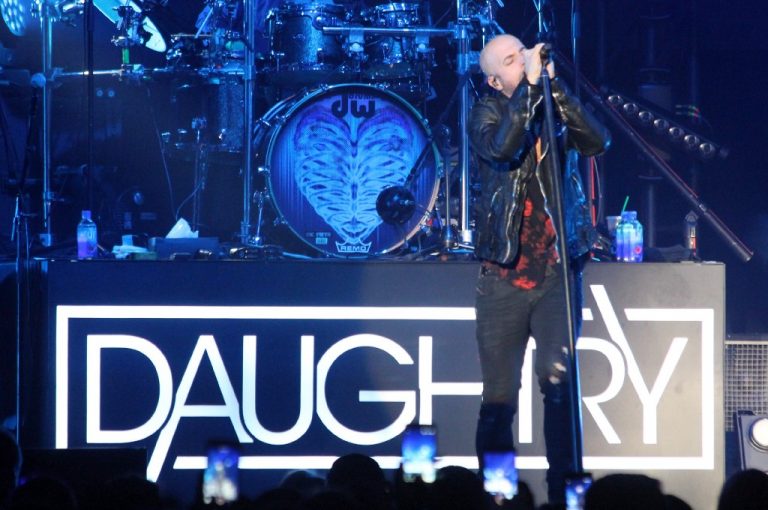 Daughtry performs sold out show at Parx