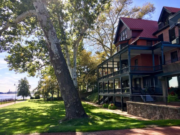 A Victorian Holiday House at the Grundy Museum