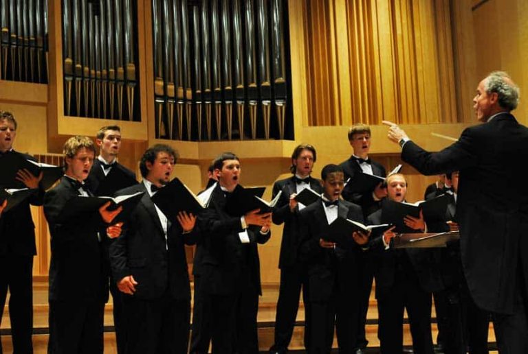 Cairn Chorale to perform two free Christmas concerts