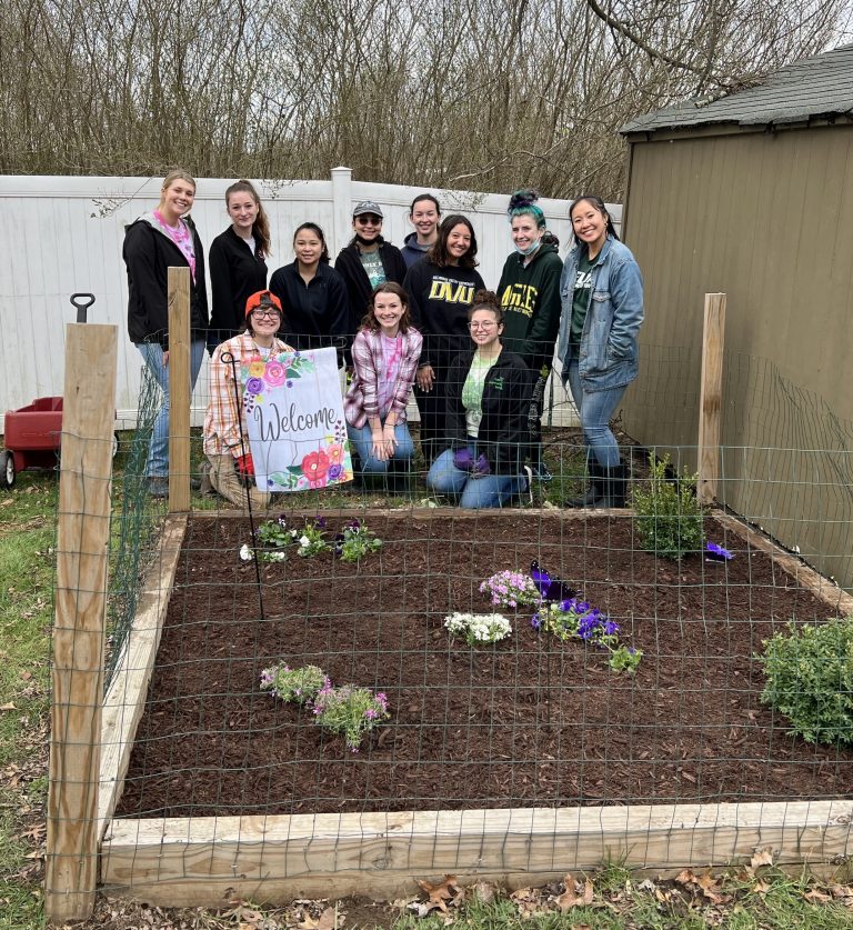 DelVal’s Sisters in STEM completes day of service at A Woman’s Place